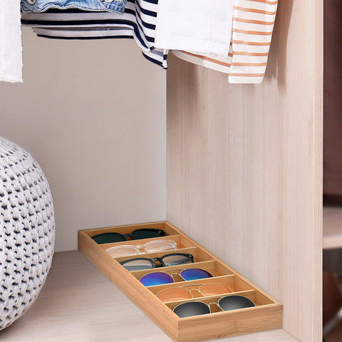 Lunavita comparada con gafas para indicar tamaño, muestra capacidad