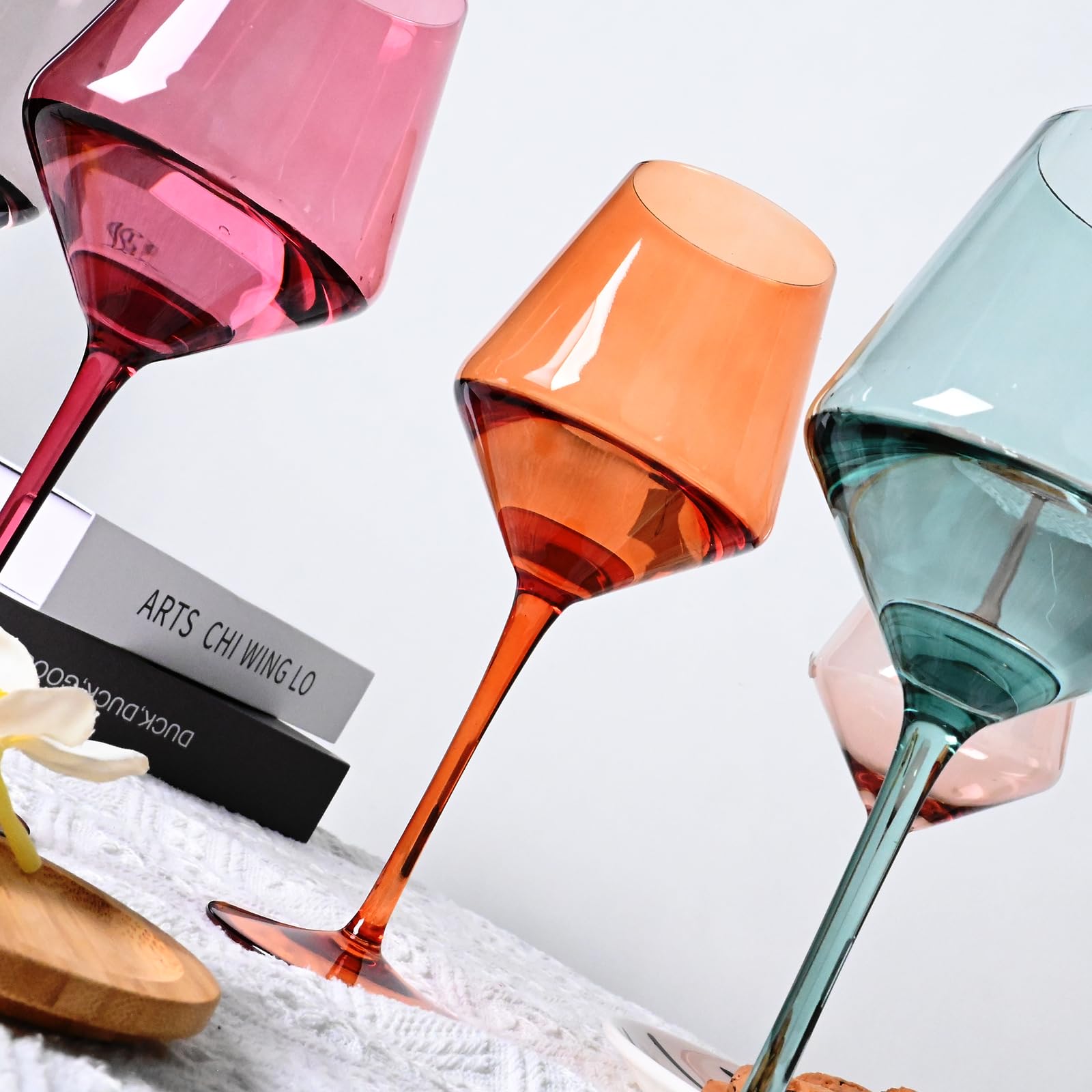 Diseño artesanal de LUXULISH con tallo elegante para una mesa sofisticada.