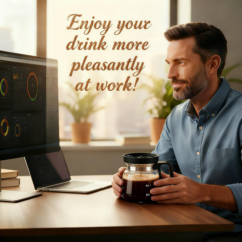 Diseño divertido de cafetera mini para alegrar la pausa del café.