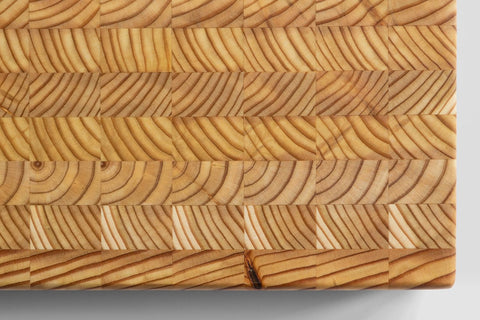 Vetas naturales y color variables en la tabla LW Handmade Larch grano final.
