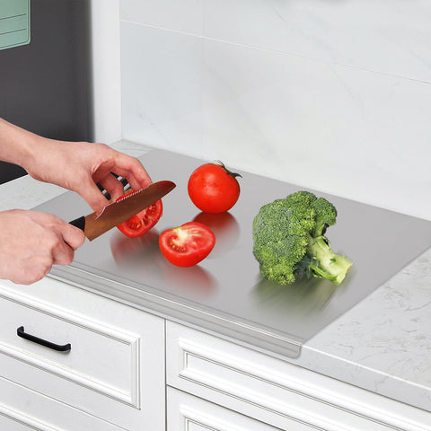 Tabla LYHLYA ligera y compacta, ideal para cocinas pequeñas.