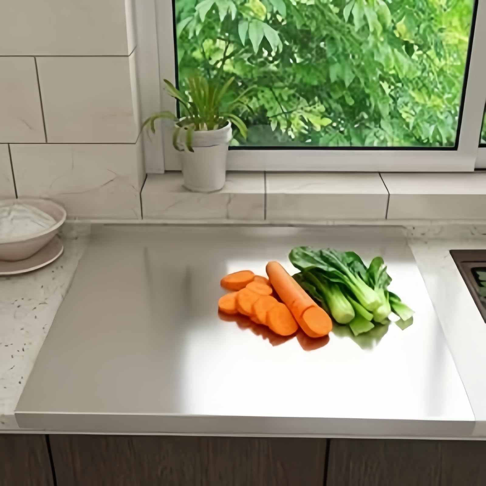 Superficie lisa de LYRHSDB para cortar verduras y pan sin residuos.