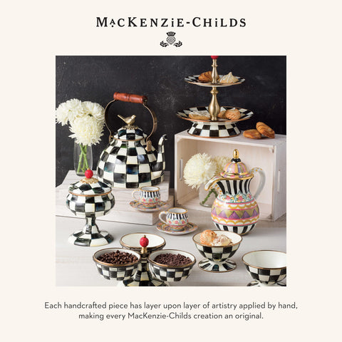 Accesorio decorativo para fiestas Mackenzie-Childs Courtly Check en acción
