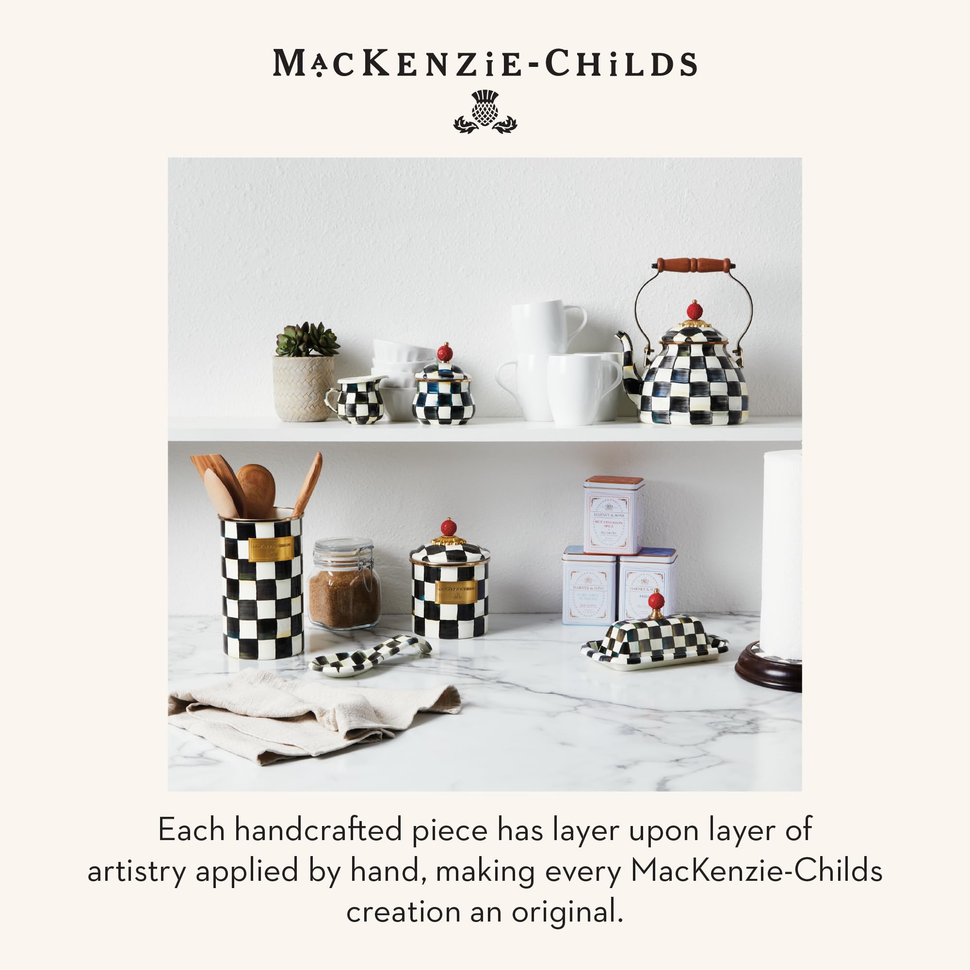 MACKENZIE-CHILDS accesorios de cocina que realzan la encimera y la mesa.