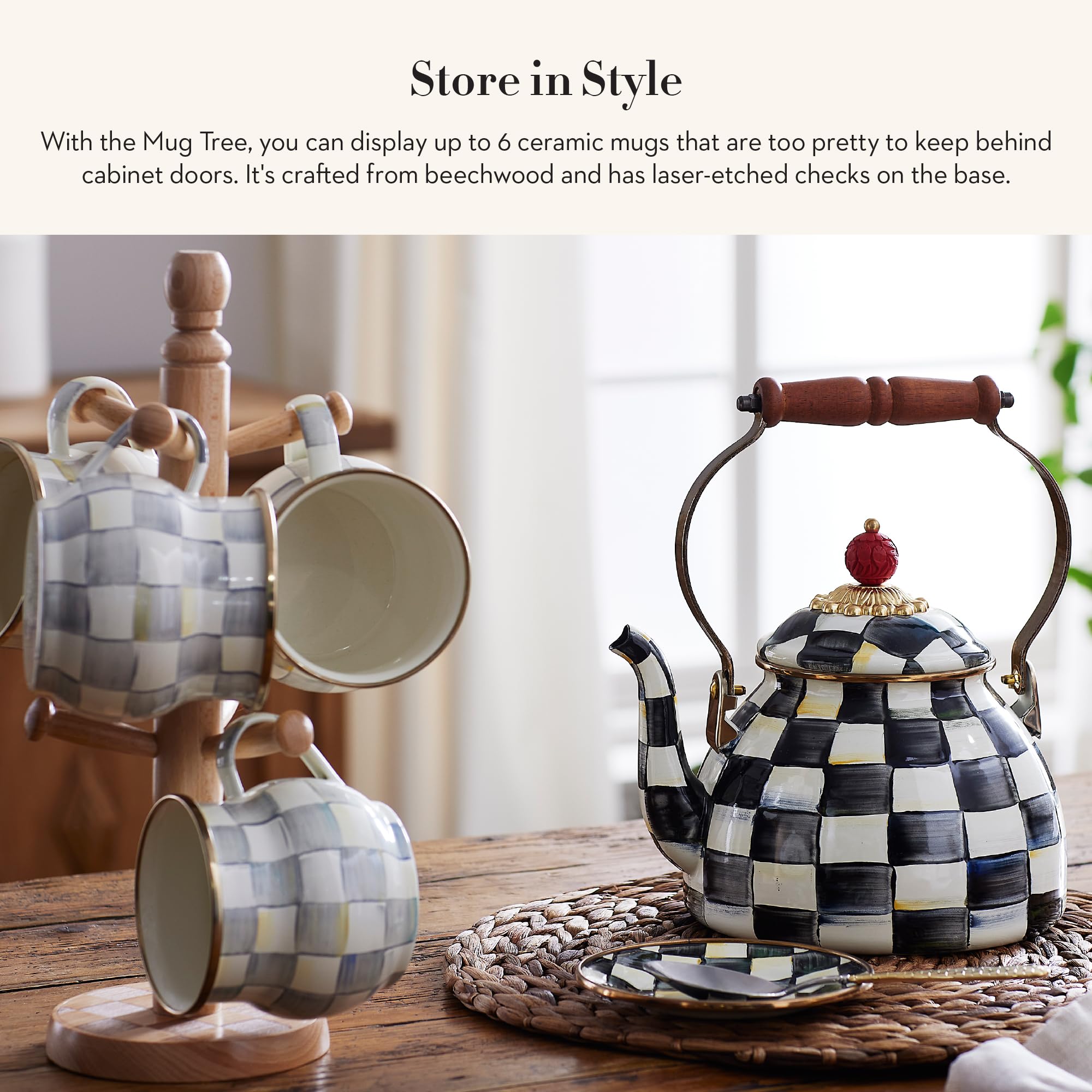 MACKENZIE-CHILDS arbol-tazas exhibicion en cocina con estilo.