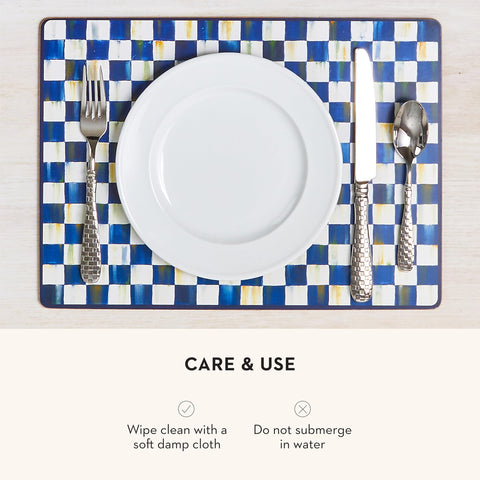 Manteles Mackenzie-Childs combinados con otros accesorios para comedor coordinado