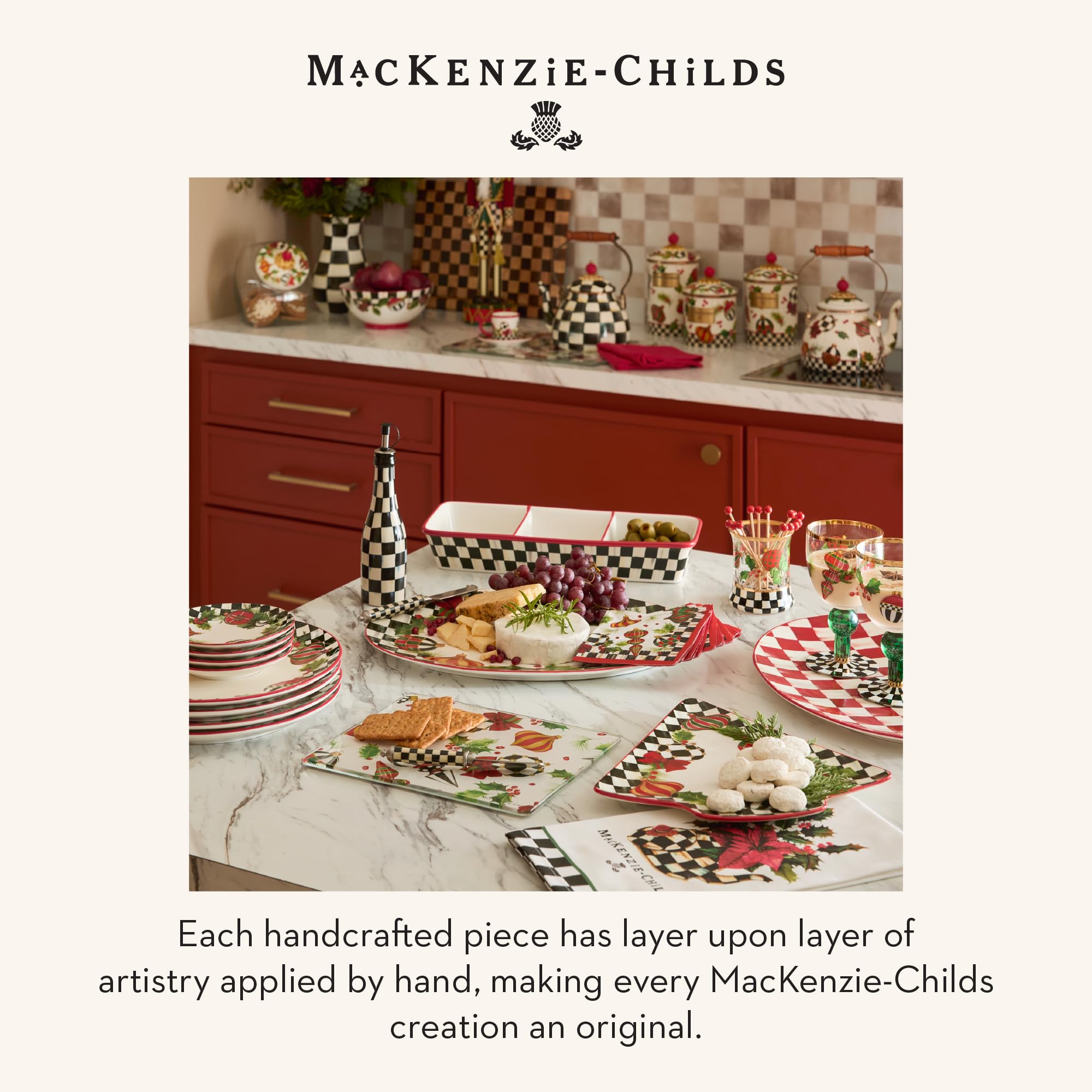 Acabado bronce en bordes de la lata esmaltada MacKenzie-Childs.