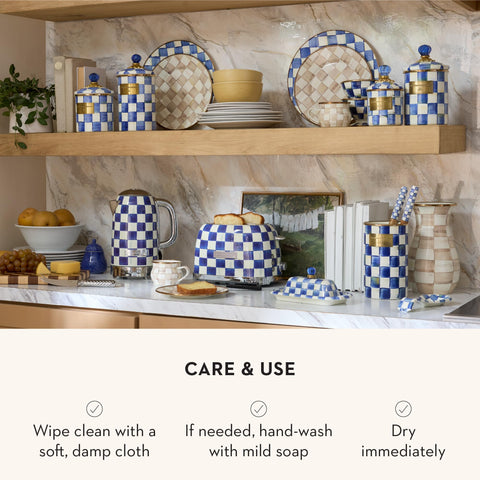 Lata esmaltada Mackenzie-Childs Royal Check, perfecto para té y bolsas.