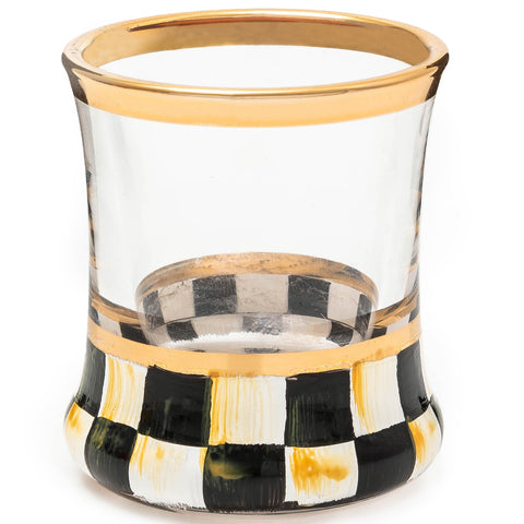 Vaso MACKENZIE-CHILDS con base patrón de cuadros negro y blanco para degustaciones.