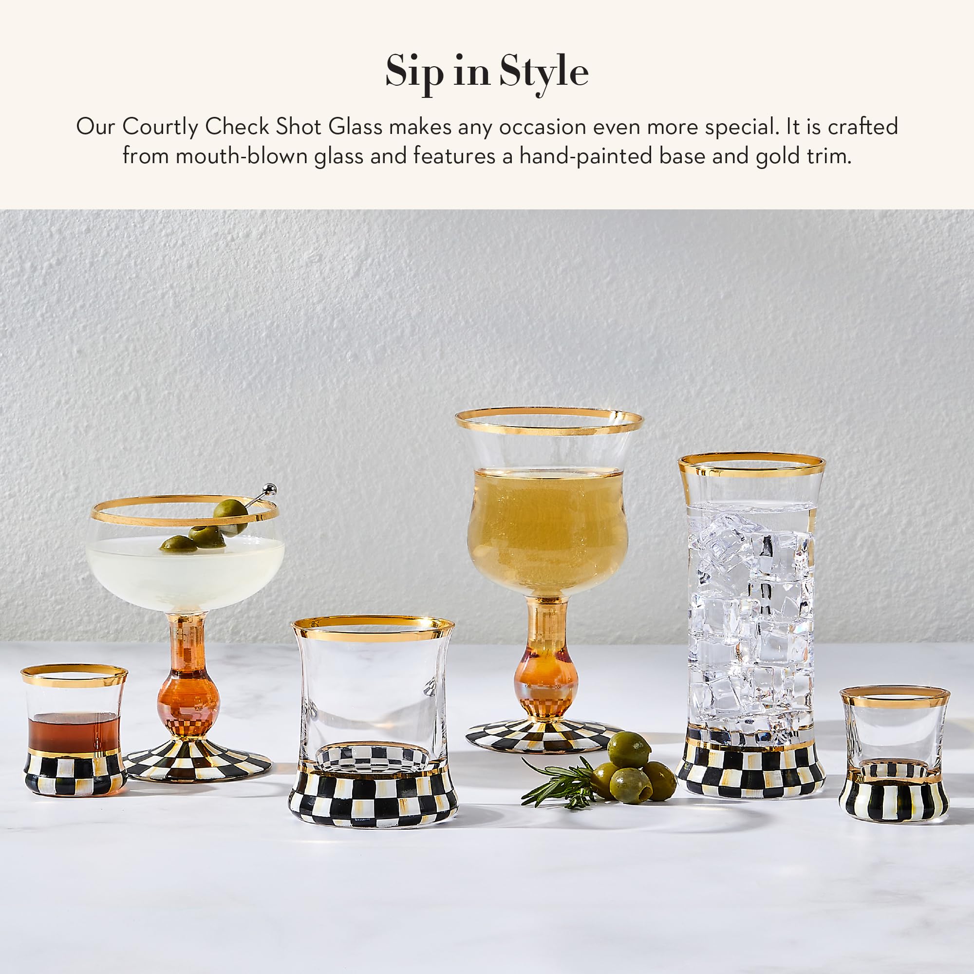 Borde dorado MACKENZIE-CHILDS, ideal para bebidas y exhibición.