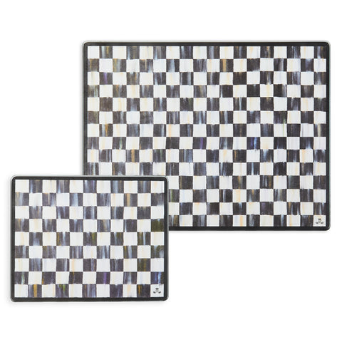 Tabla de vidrio templado MACKENZIE-CHILDS grande, con cuadros negro y blanco para cortar.