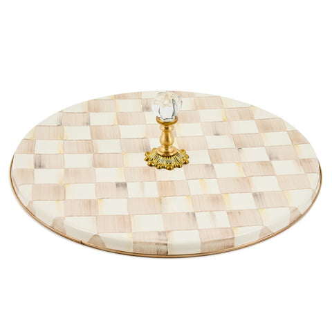 MACKENZIE-CHILDS tablero dequeso redondo Mocha Check, ideal para charcutería elegante
