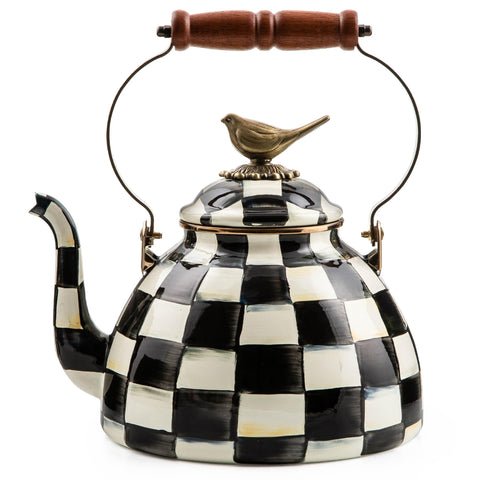 Tetera Mackenzie-Childs con tapa pajaro y patrón Courtly Check, ideal para hervir agua.