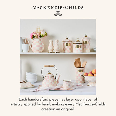 Organizador encimera Rosy Check, ejemplo de estilo MacKenzie-Childs para cocinar.