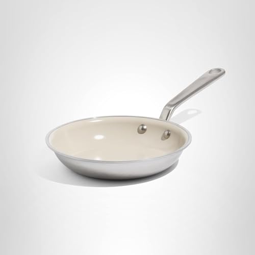 Sartén Made In para saltear huevos y verduras en la cocina diaria.