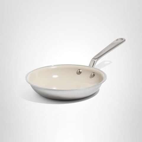 Sartén Made In para saltear huevos y verduras en la cocina diaria.
