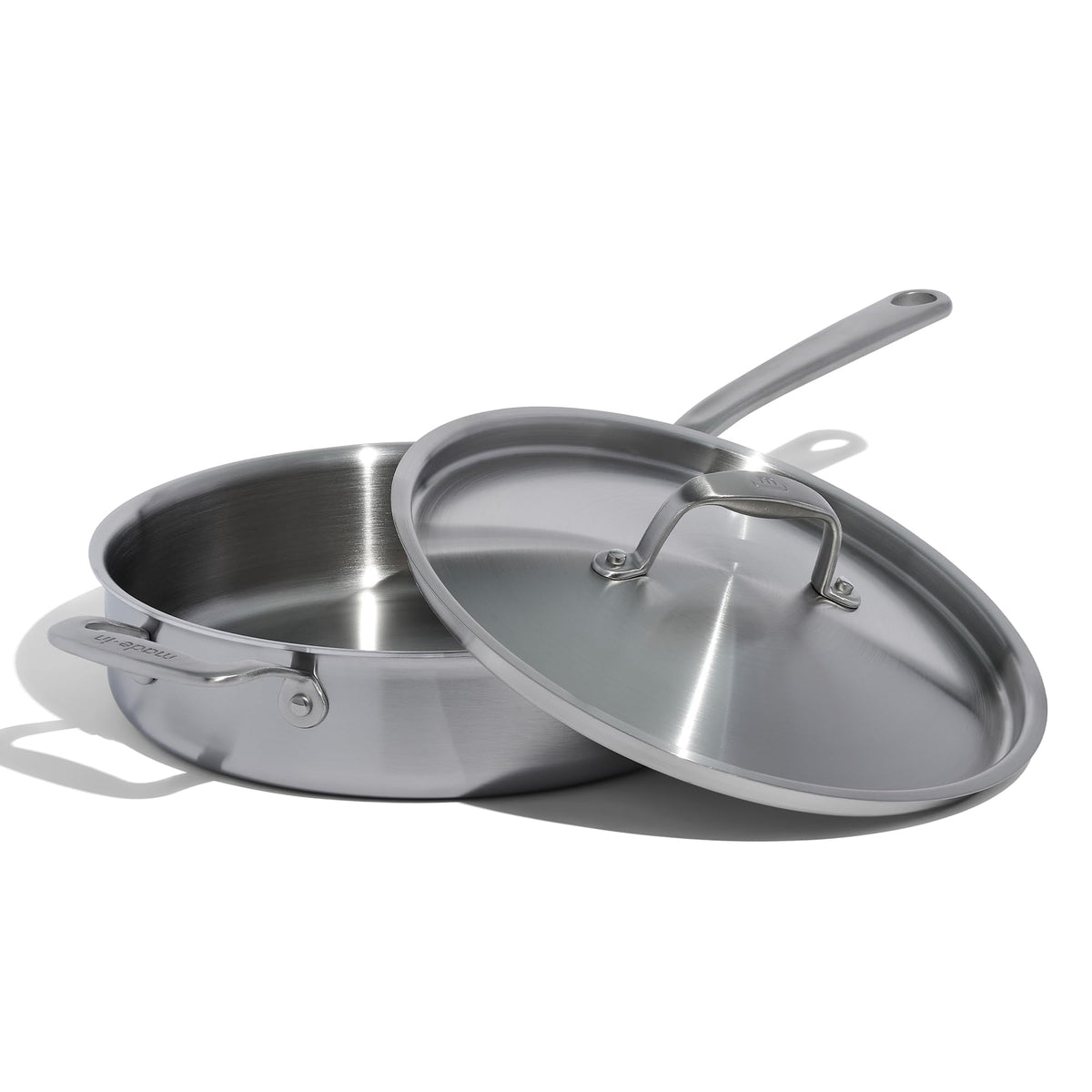 Sartén salteado Made In de 3,5 qt con 5 capas para cocción uniforme.