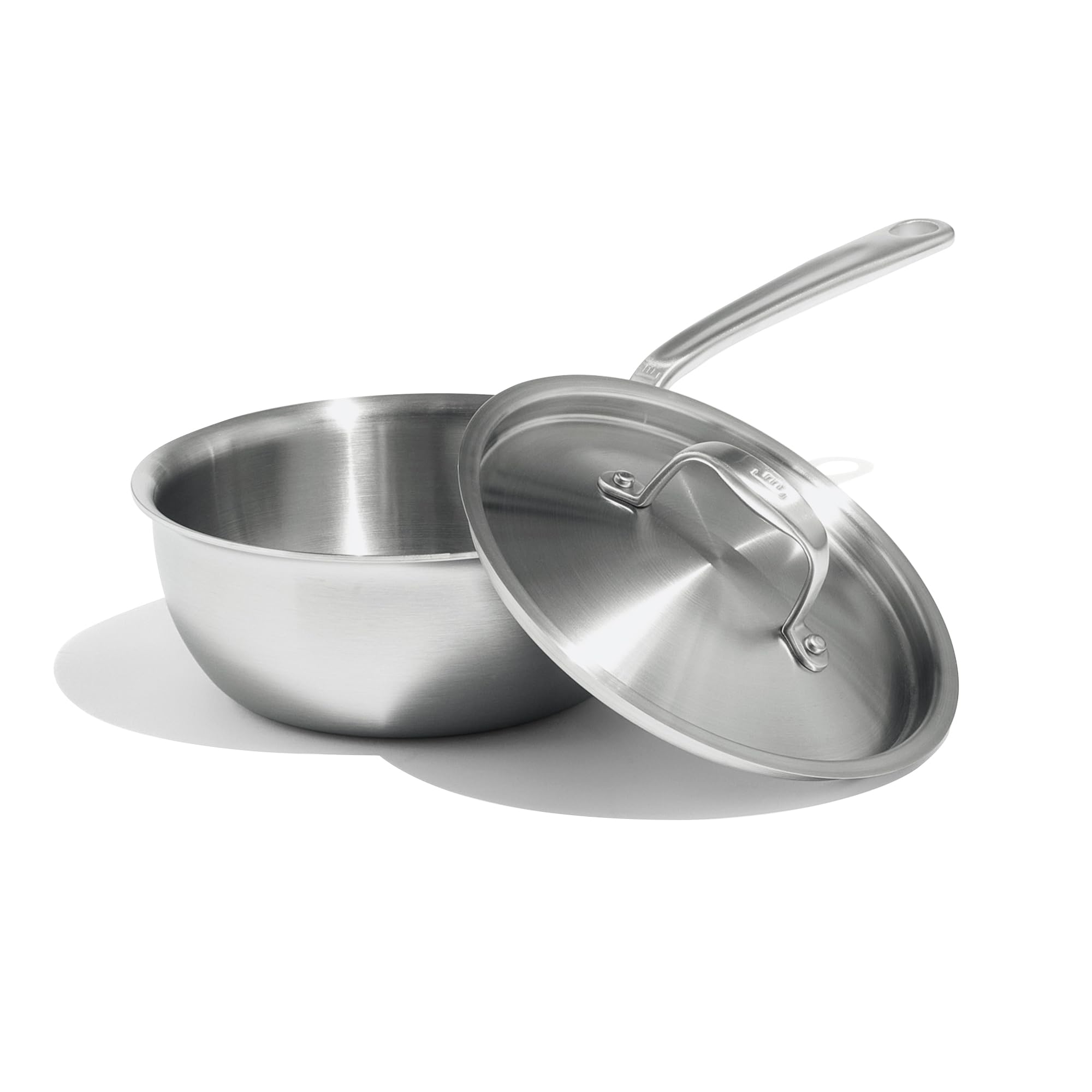 Saucier Made In con acero inoxidable 2 cuartos, superficie amplia para salsas suaves.