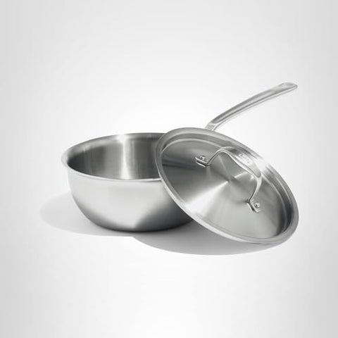 Mango ergonómico y resistente al calor para saltear con precisión.