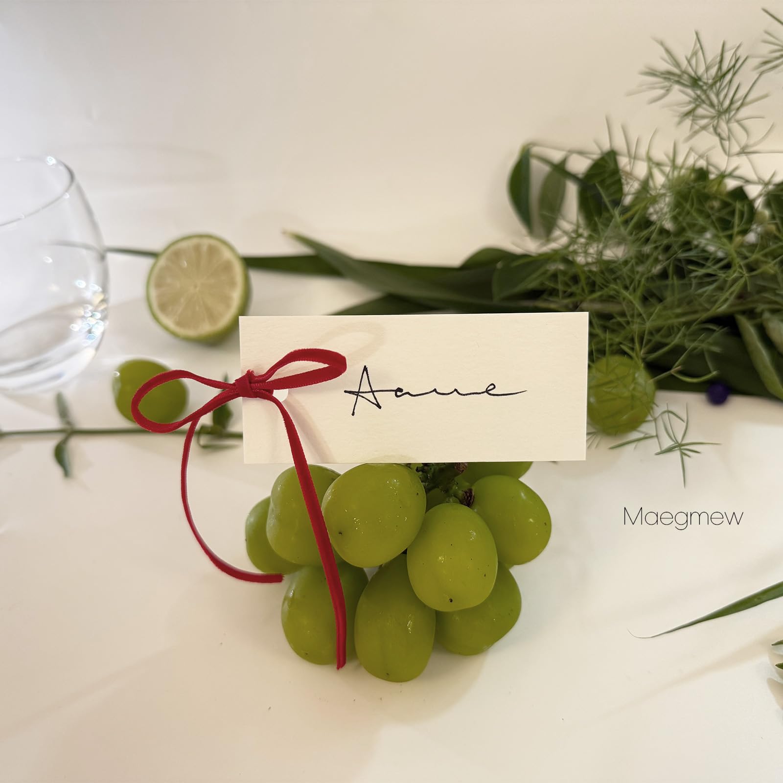 Maegmew etiquetas de regalo con tarjetas de lugar.