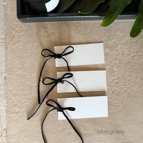 Maegmew: tarjetas para servir y copas, opciones de colocación versátiles.