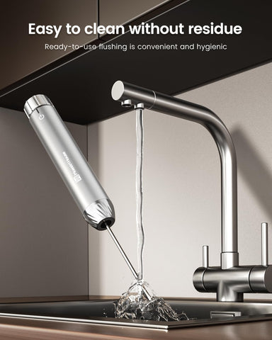 Soporte compacto incluido para LunaFro Max en la cocina.