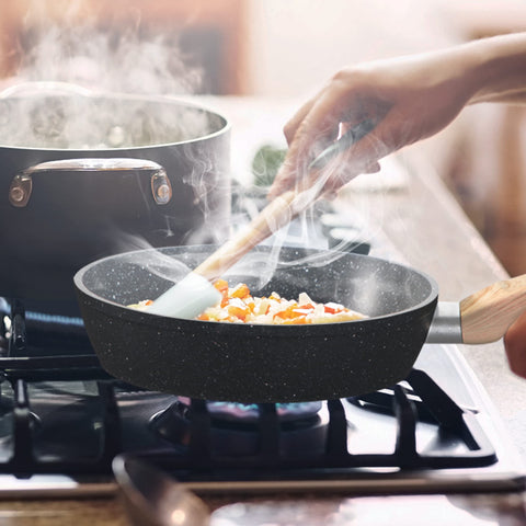 MAISON ARTS olla 1.5 cuartos con tapa para recetas rápidas.