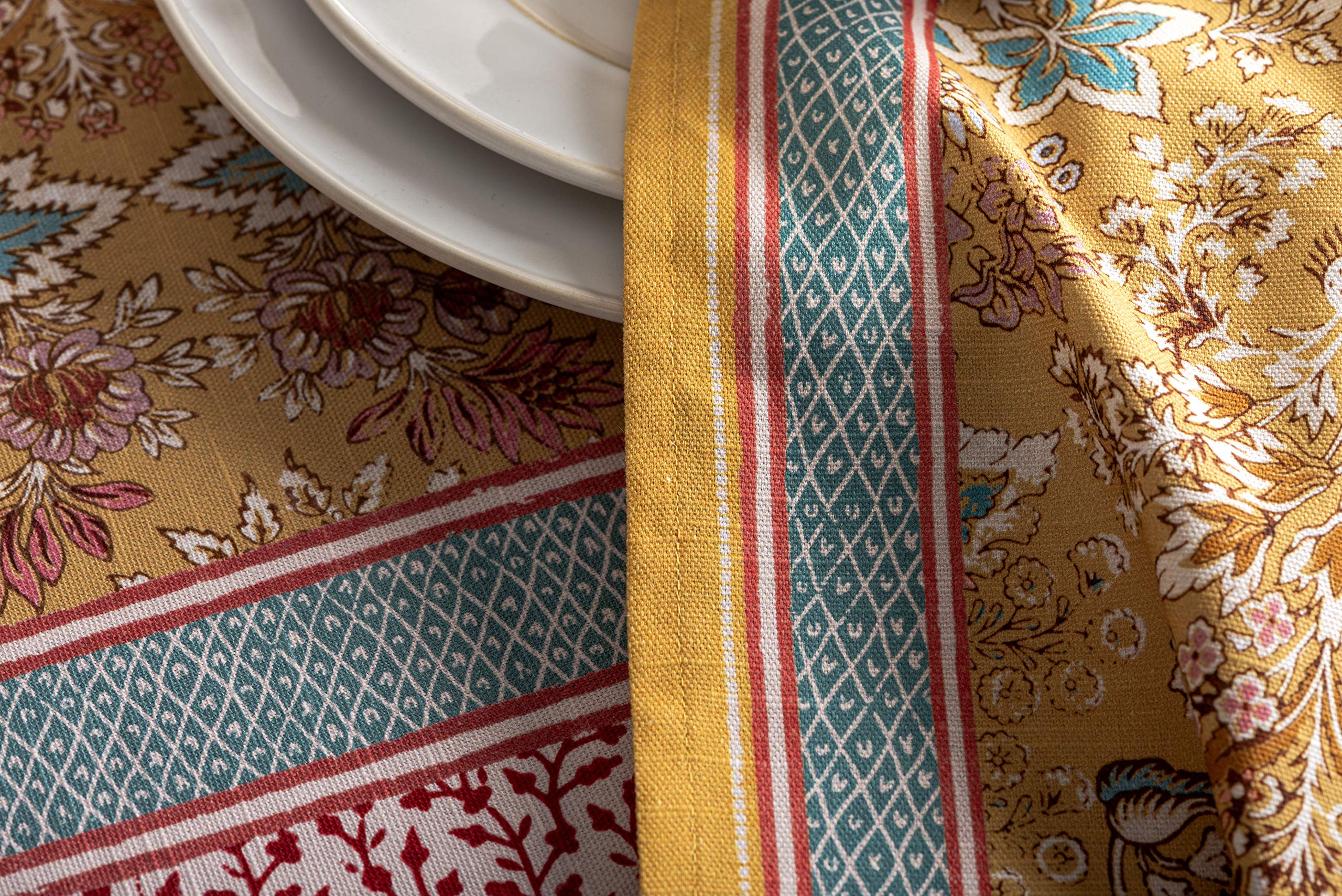 Maison d'Hermine colores vivos, aporta toque artístico a la mesa.