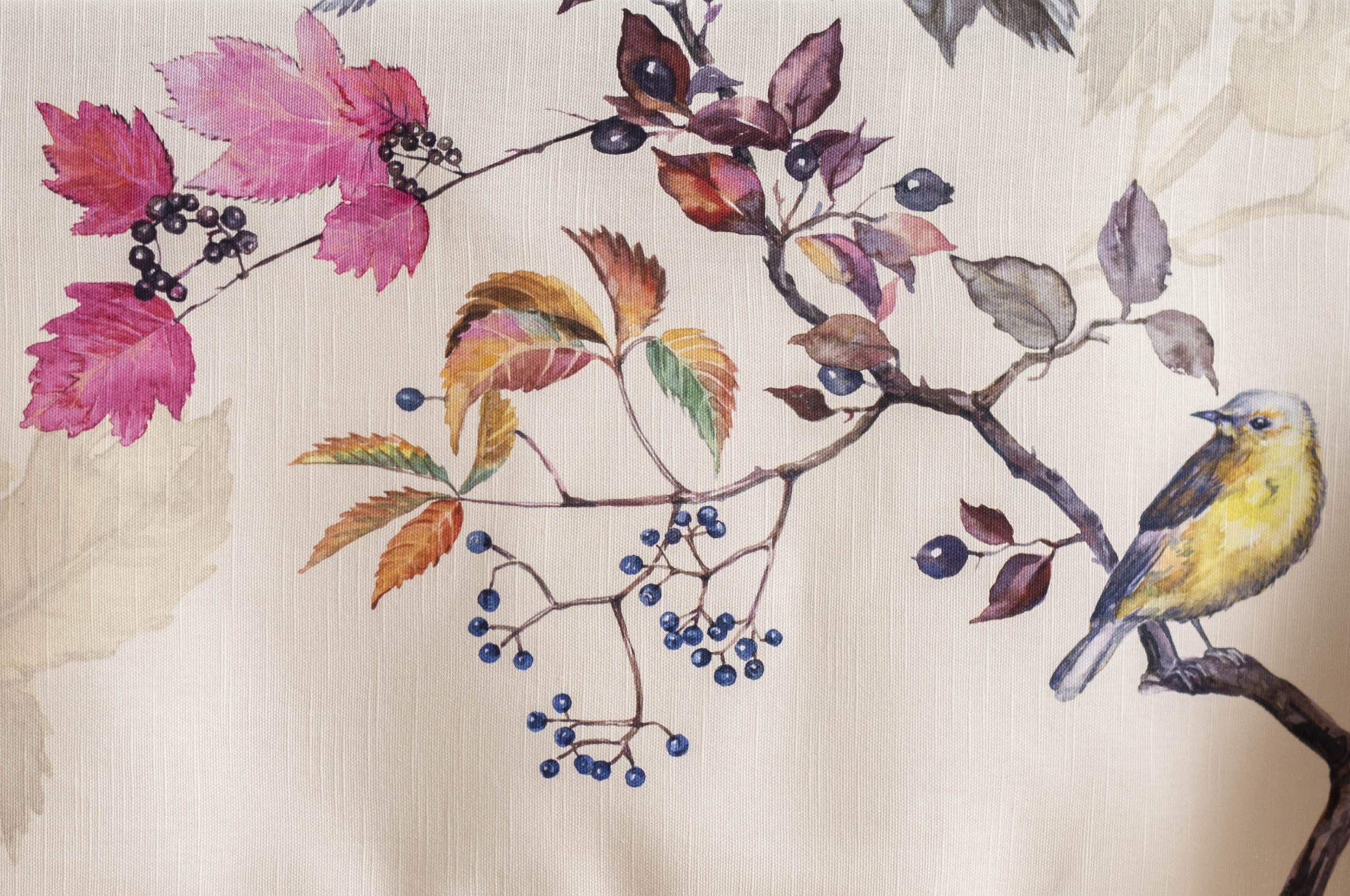 Maison d' Hermine detalle de diseño colorido, crea ambiente festivo en la mesa.