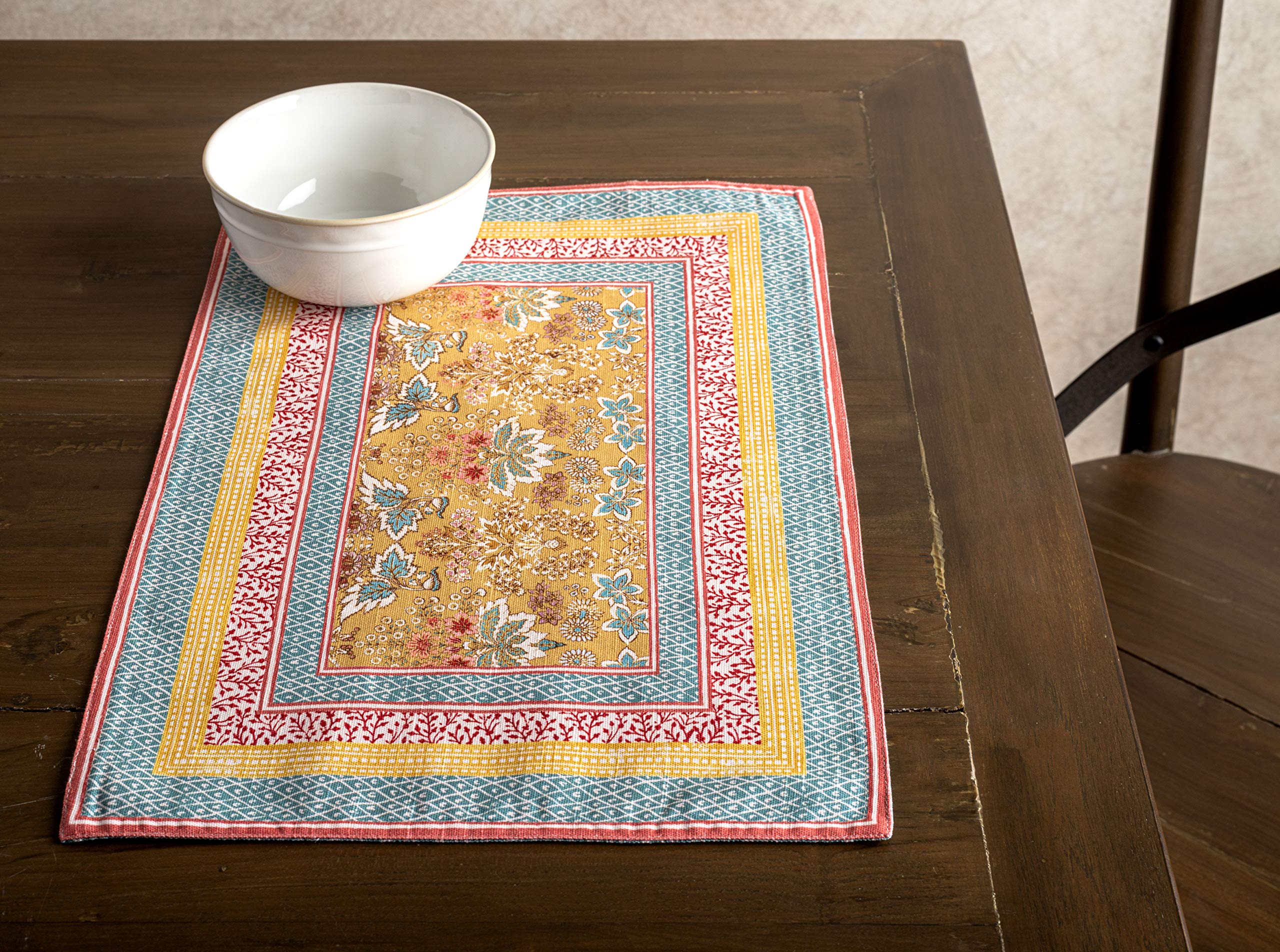 Manteles Maison d’Hermine, colores vibrantes para decorar la mesa.