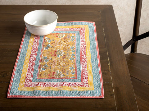 Manteles Maison d’Hermine, colores vibrantes para decorar la mesa.