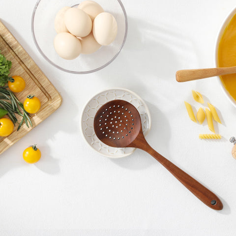 LYDIA MALACASA reposacucharas cerámico, diseño moderno para cocinas actuales.