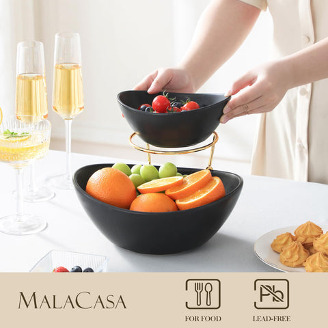 MALACASA plato-superior-con-salsas facilita el acceso a aderezos durante el evento.