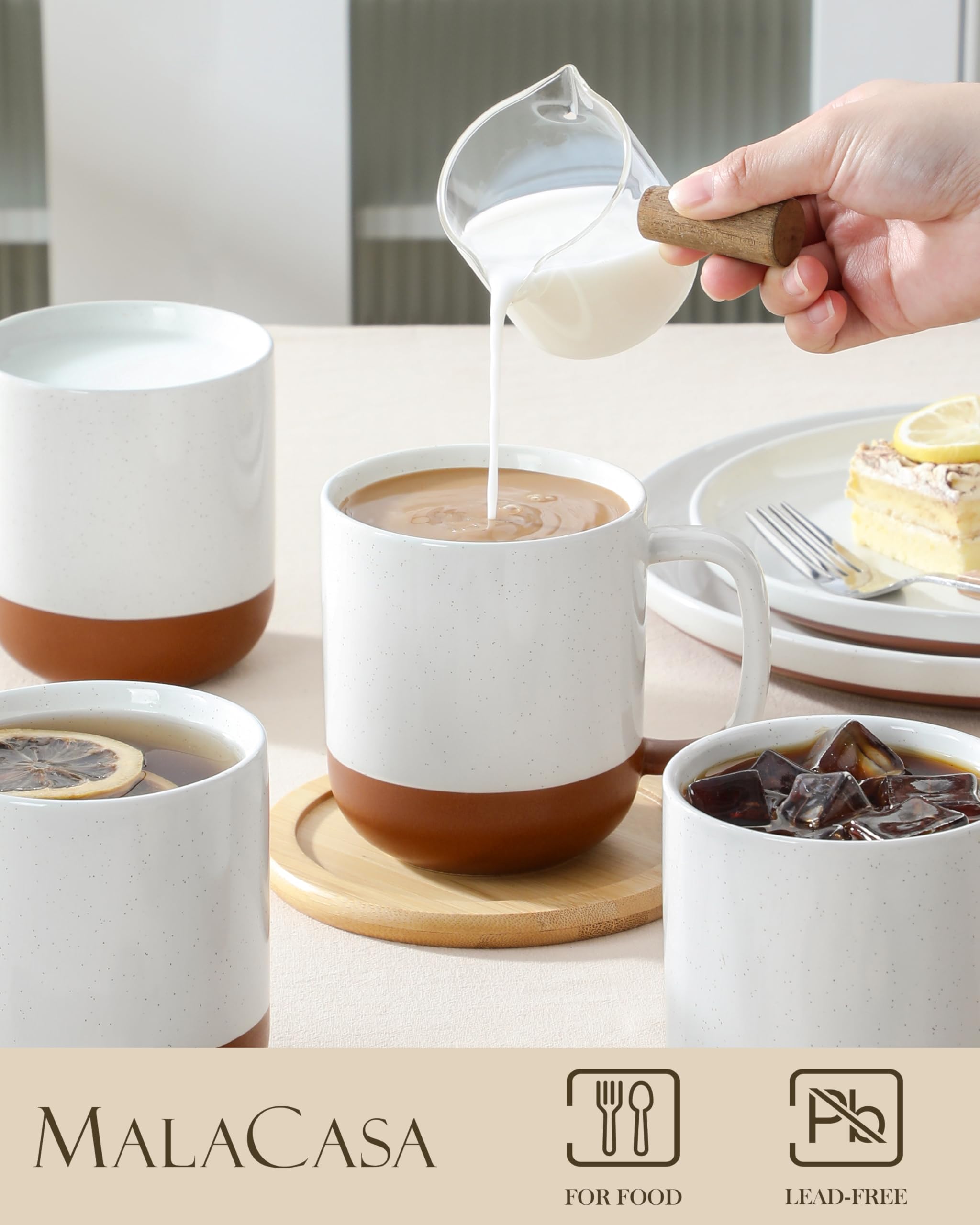 Taza MALACASA Tara dos tonos, frente, aporta estilo cálido al desayuno.