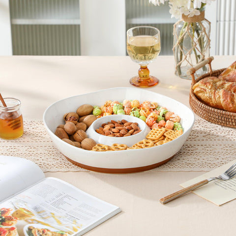 Solución versátil MALACASA para servir aperitivos en reuniones.