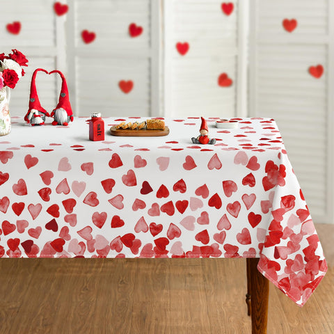 Mantel Horaldaily para San Valentín con corazones rojos, ideal para cenas románticas.