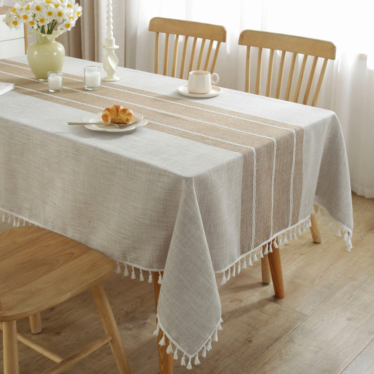 Mantel JIALE marrón para mesa rectangular con recubrimiento impermeable, ideal para cenas.