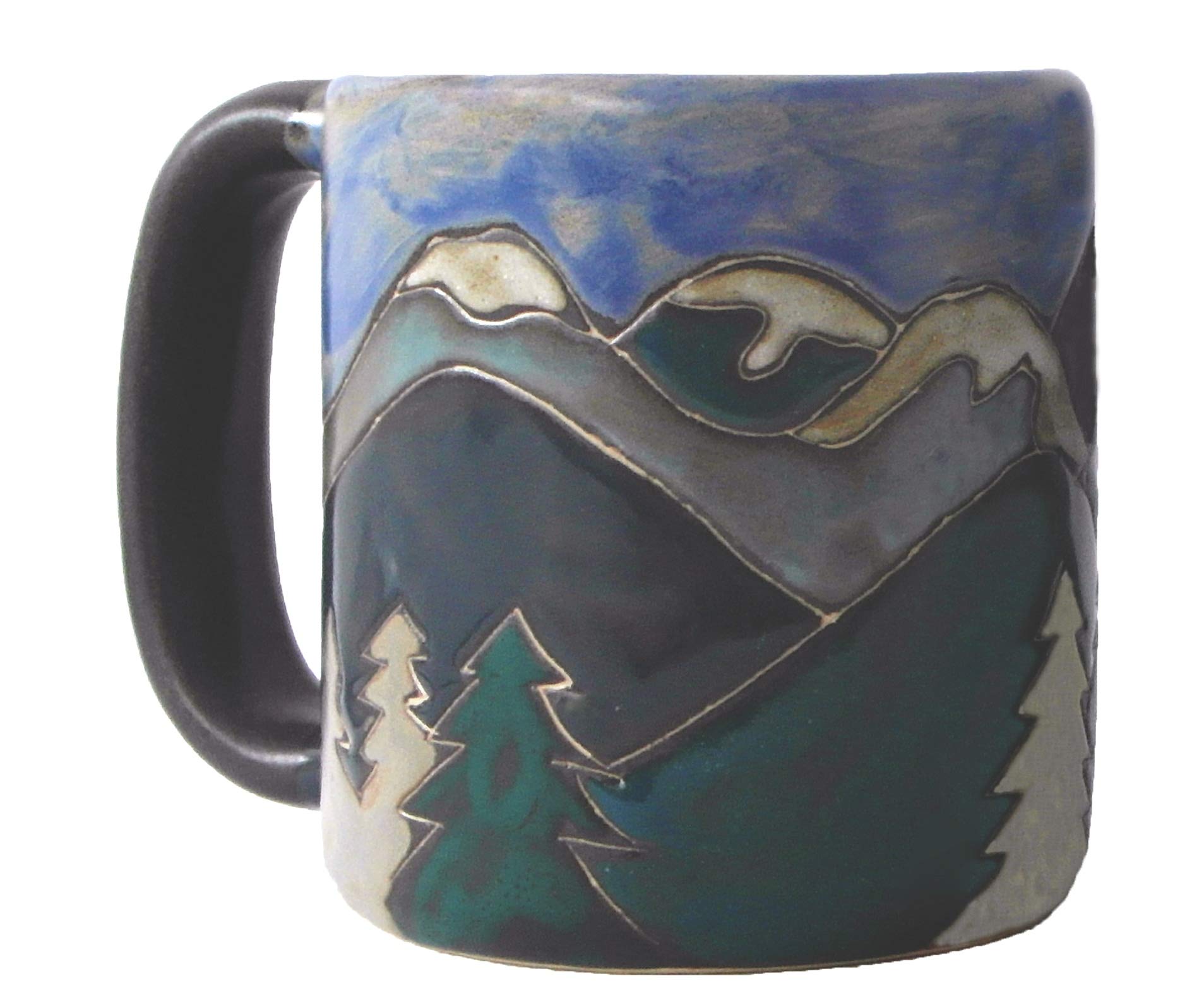 Detalle de diseño de montañas nevadas en la taza Mara Stoneware, perfecto para pausas relajantes.
