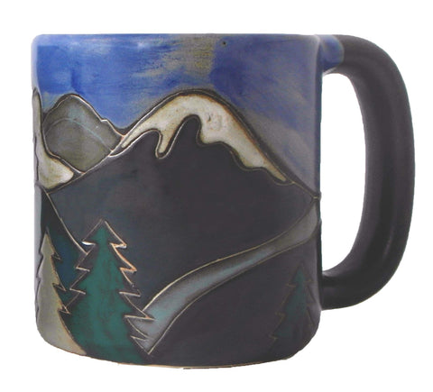 Taza Mara Stoneware con Montañas Nevadas, ideal para café caliente o té aromático.