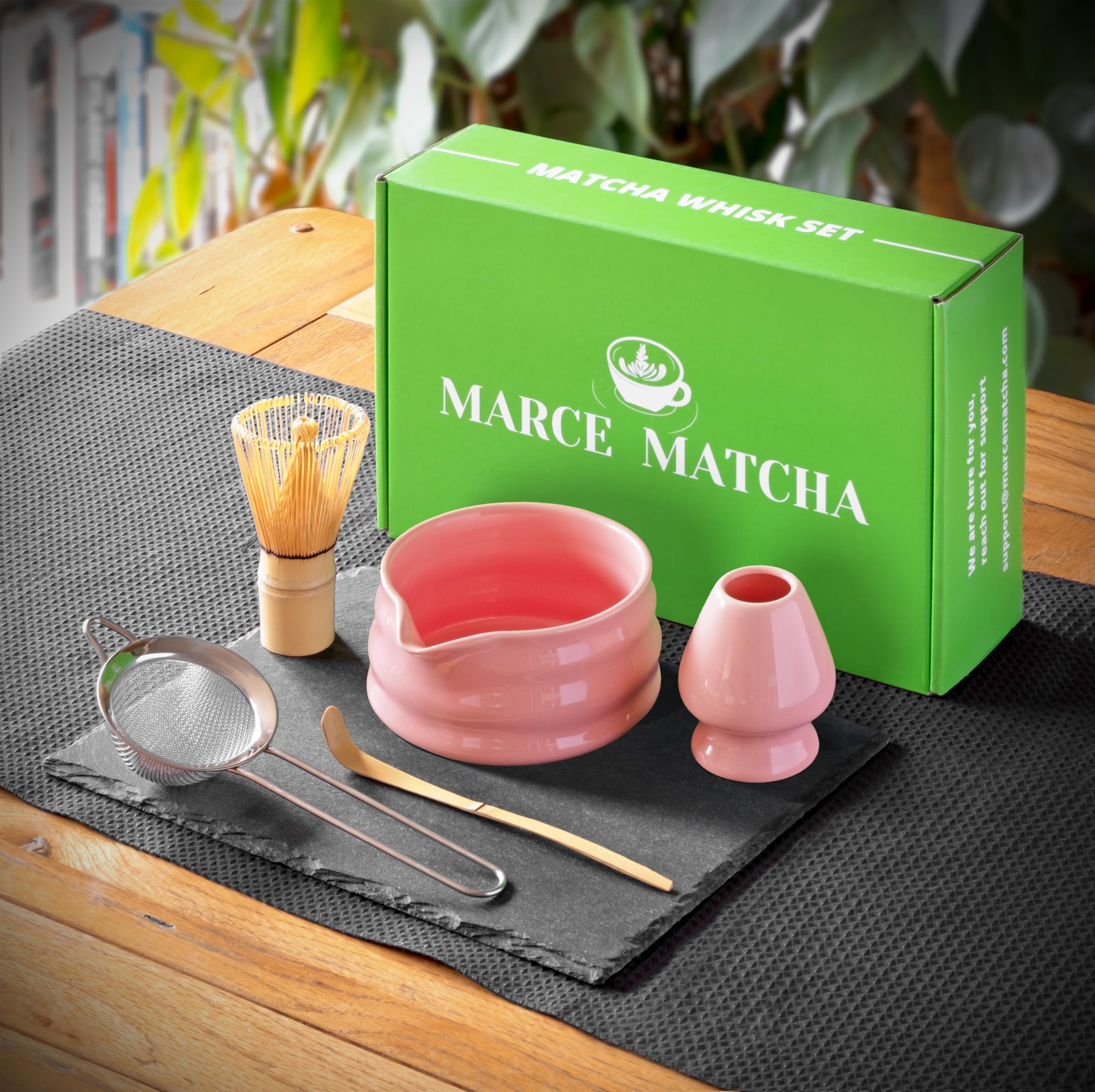 Marce Matcha Batidor Set Rosa, primer plano del batidor de bambú de 100 púas para crema suave.