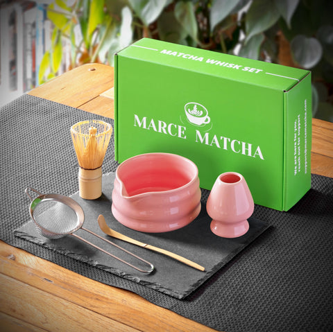 Marce Matcha Batidor Set Rosa, primer plano del batidor de bambú de 100 púas para crema suave.