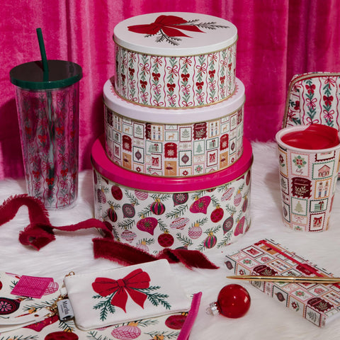 Regalos navideños con latas de galletas Martha Stewart.