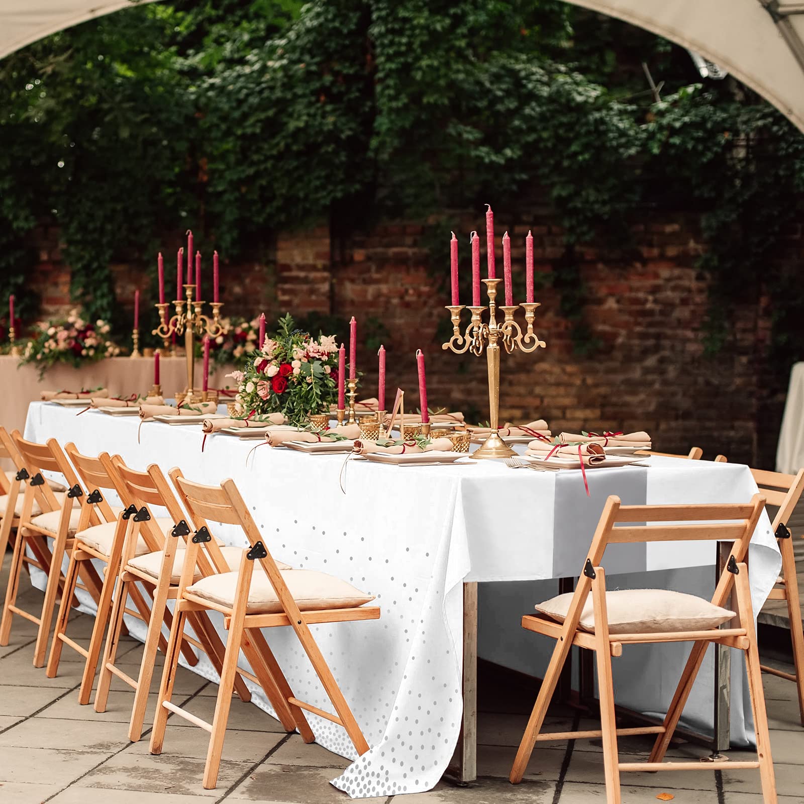 Mashan ideas de decoración para fiestas con mantel y corredor plateado