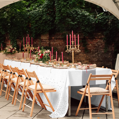 Mashan ideas de decoración para fiestas con mantel y corredor plateado