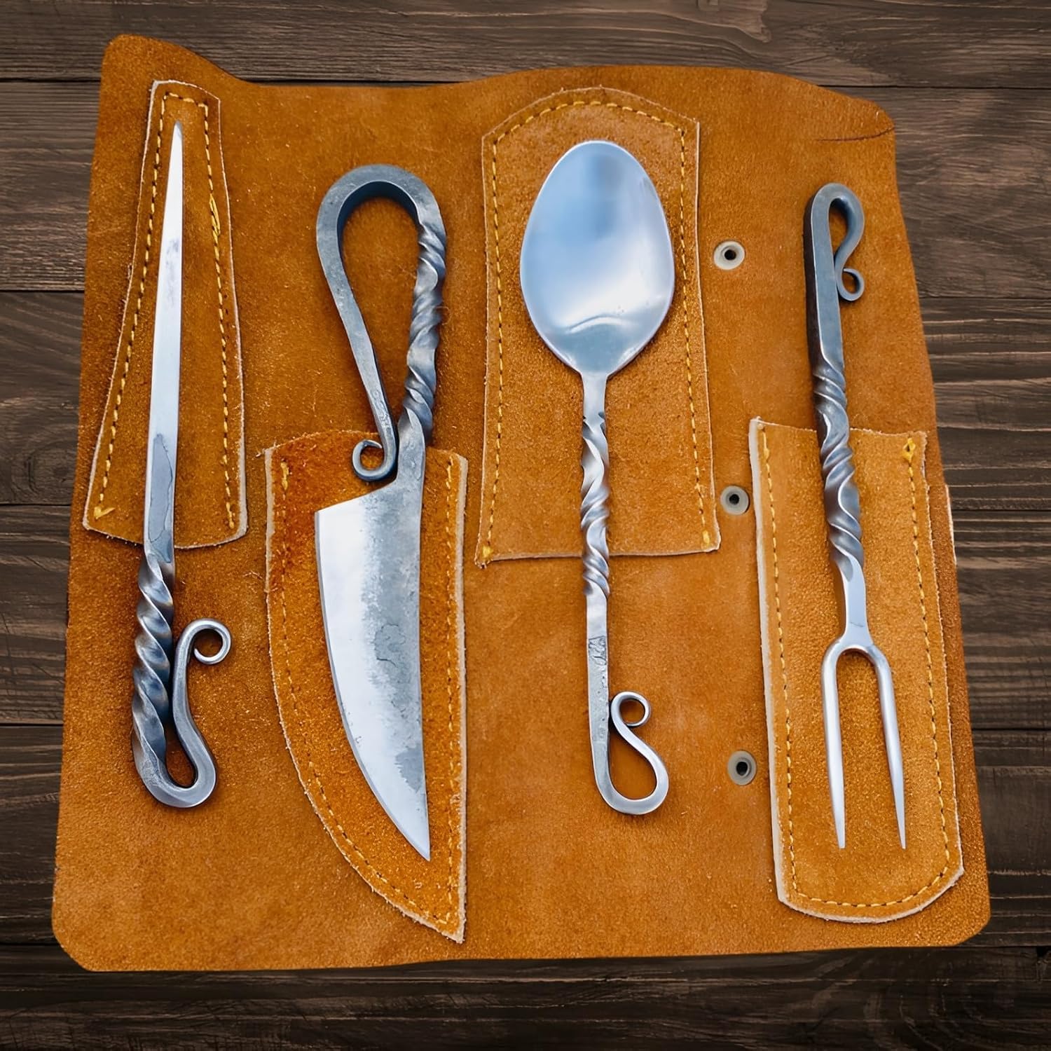 Funda de cuero acompaña el juego vikingo para transporte seguro