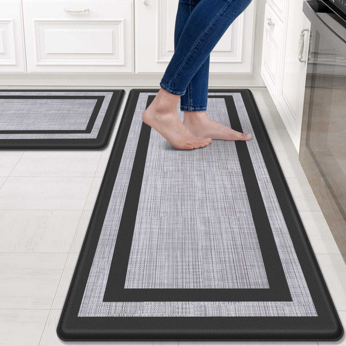 Mattitude: vista frontal del juego de dos alfombras anti-fatiga para cocina.