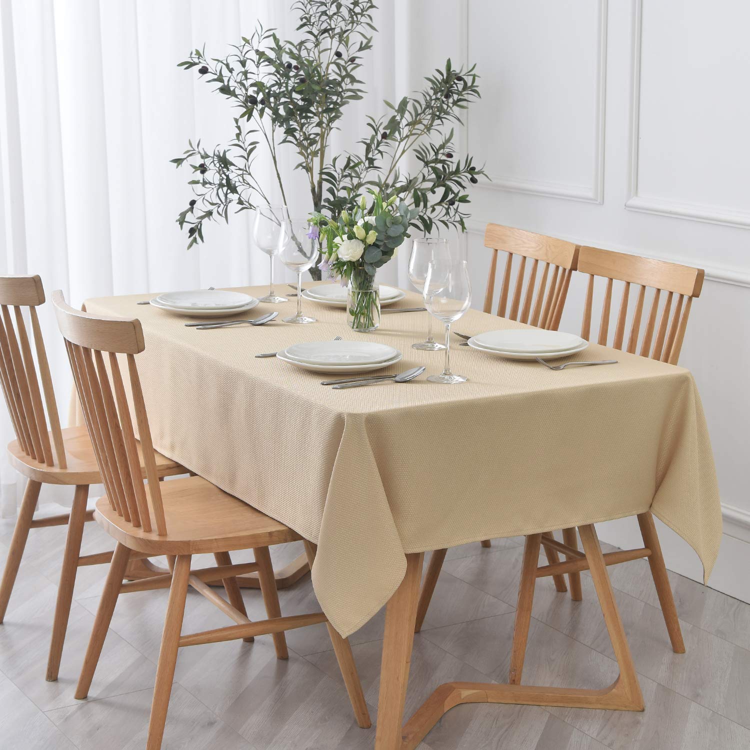 Mantel maxmill rectangular texturizado beige para comedor, elegante y práctico.