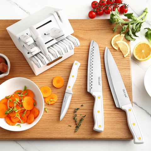 Cuchillo santoku de McCook 7 pulgadas para cortes versátiles.