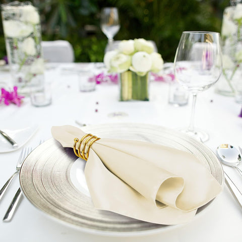 Bodas y cenas con servilletas marfil MCEAST para un ambiente sofisticado.