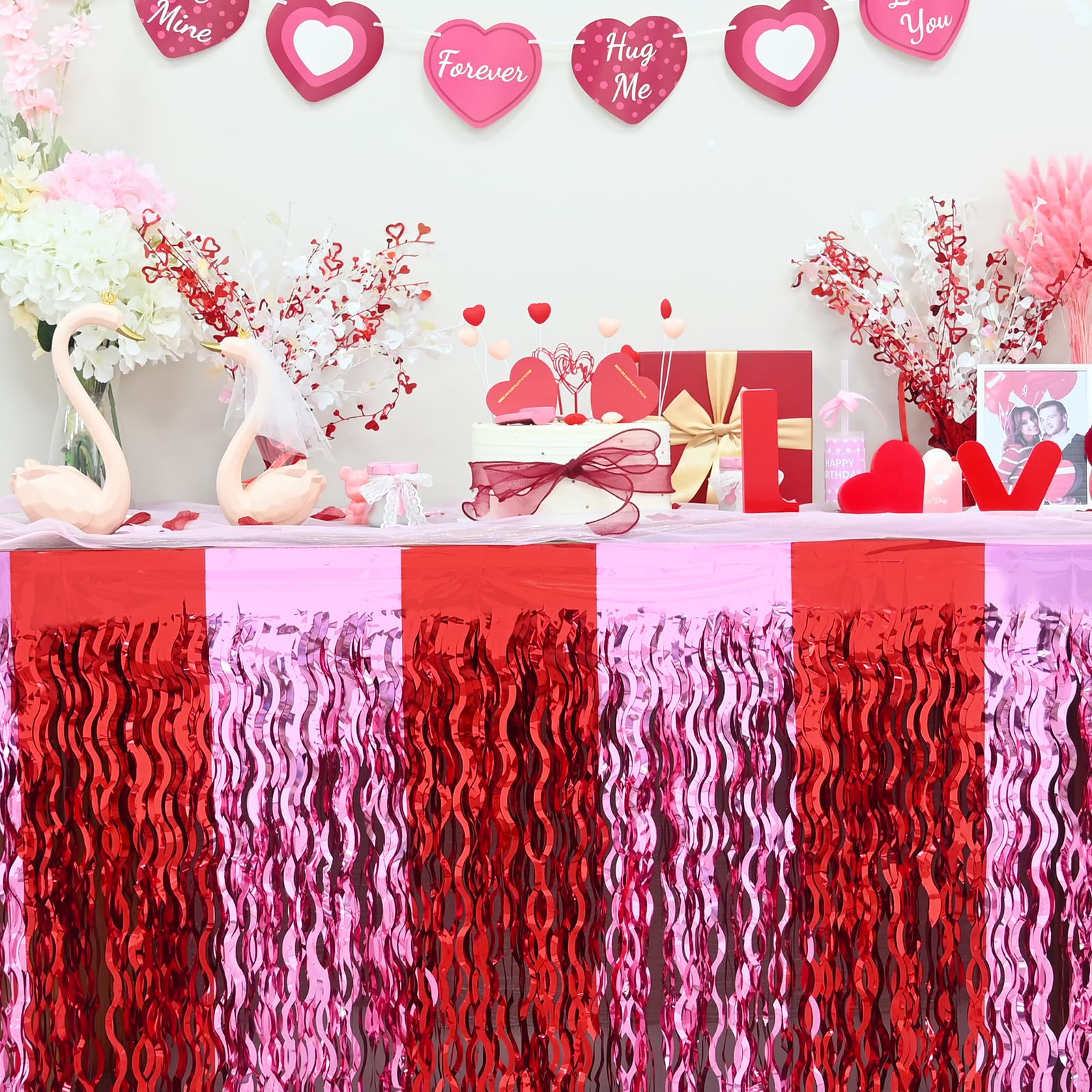 Falda de mesa Mega-Loopolis foil metálico brillante para ambiente festivo.